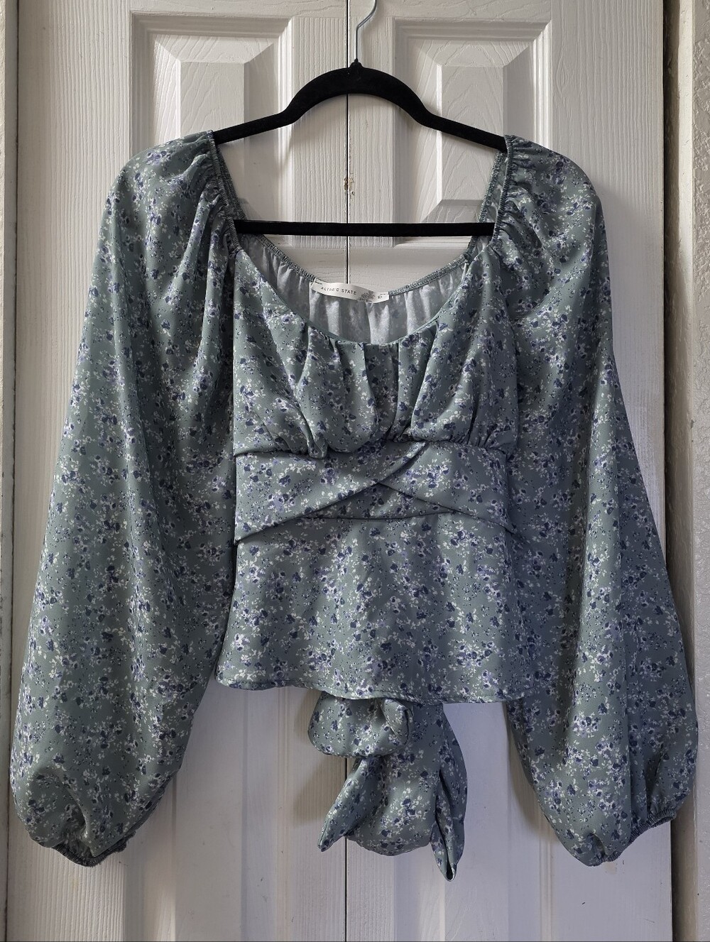 Altar'd State Blue Floral Square Neck Tie Ruched Puff Long Sleeve Cropped M